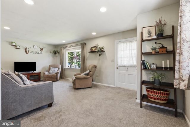 12 S CONESTOGA VIEW DR, Akron, PA 17501