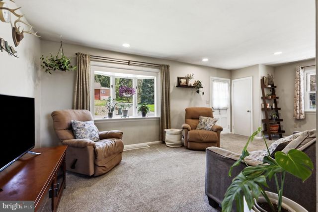 12 S CONESTOGA VIEW DR, Akron, PA 17501