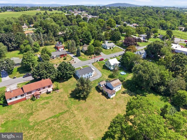 12 S CONESTOGA VIEW DR, Akron, PA 17501