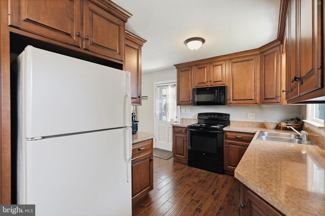 12 S CONESTOGA VIEW DR, Akron, PA 17501