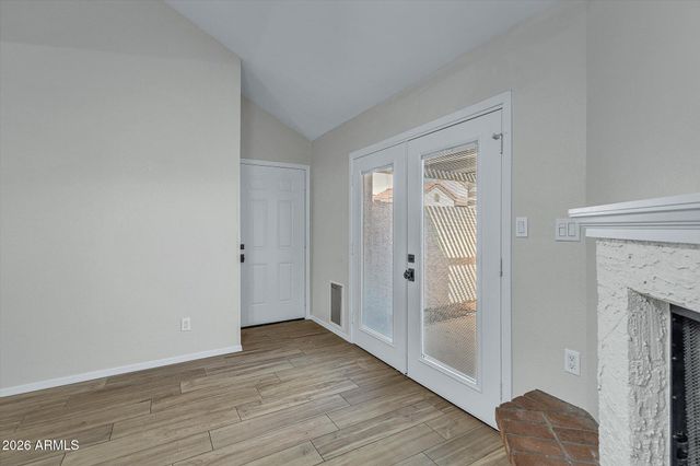 907 S LOLA Lane 2, Tempe, AZ 85281