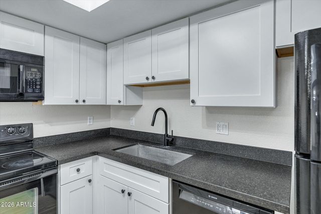 907 S LOLA Lane 2, Tempe, AZ 85281