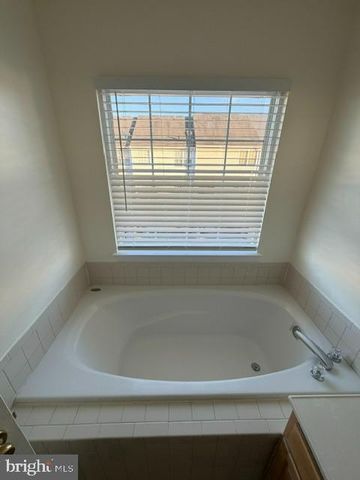 6174 NEWTON LN, Bealeton, VA 22712