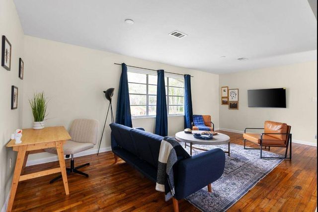 1100 Neans DR, Austin, TX 78758