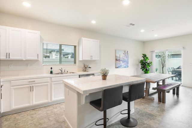 1216 Aspenparke Way, Sacramento, CA 95834