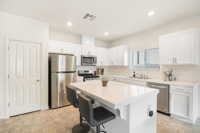 1216 Aspenparke Way, Sacramento, CA 95834