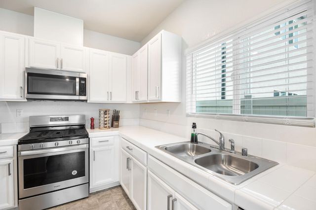 1216 Aspenparke Way, Sacramento, CA 95834