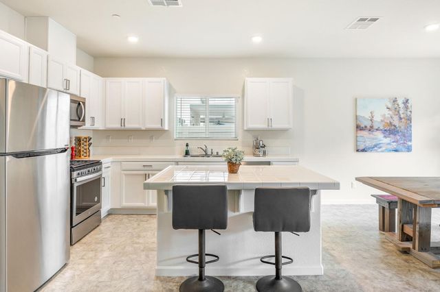 1216 Aspenparke Way, Sacramento, CA 95834