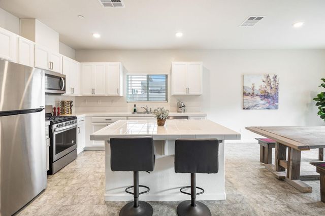 1216 Aspenparke Way, Sacramento, CA 95834