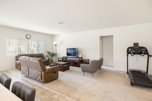 1216 Aspenparke Way, Sacramento, CA 95834