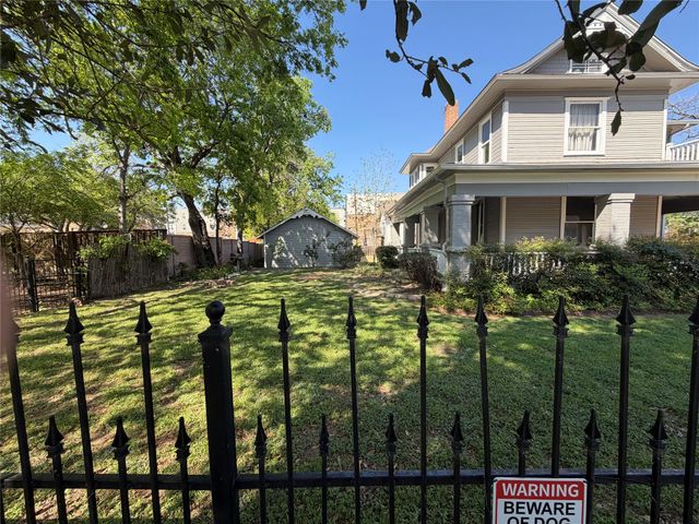 1800 Hurley Avenue, Fort Worth, TX 76110