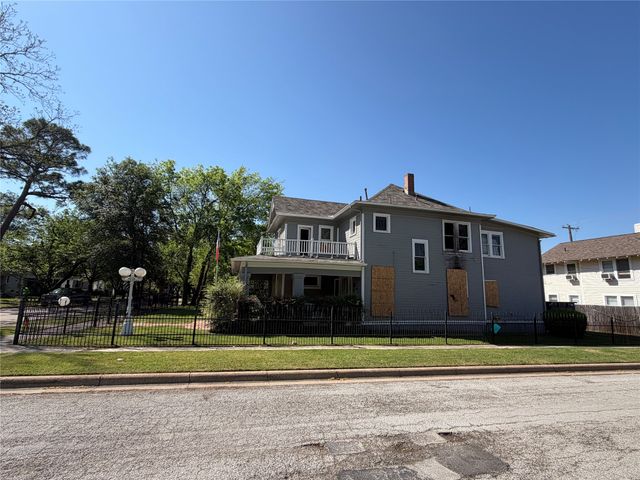 1800 Hurley Avenue, Fort Worth, TX 76110