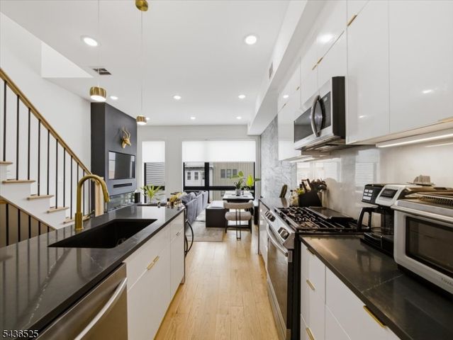 666 Ocean Ave, Jersey City, NJ 07305