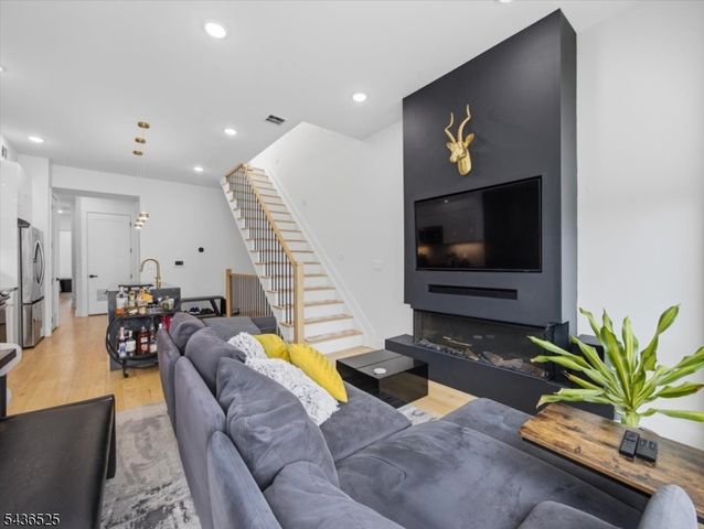 666 Ocean Ave, Jersey City, NJ 07305