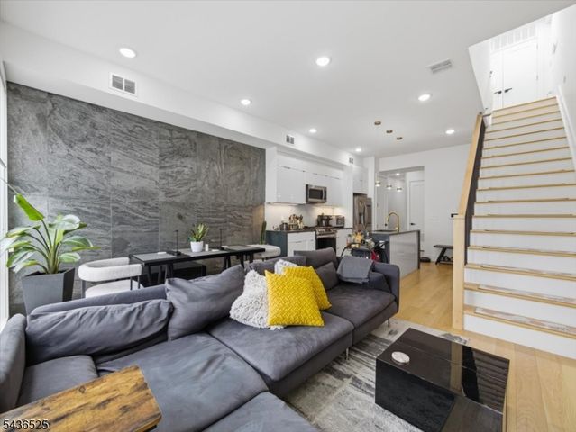 666 Ocean Ave, Jersey City, NJ 07305