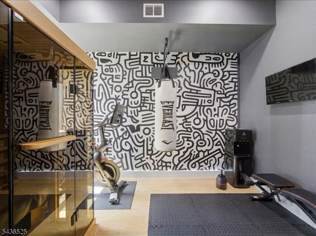 666 Ocean Ave, Jersey City, NJ 07305