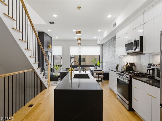 666 Ocean Ave, Jersey City, NJ 07305