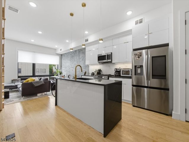 666 Ocean Ave, Jersey City, NJ 07305