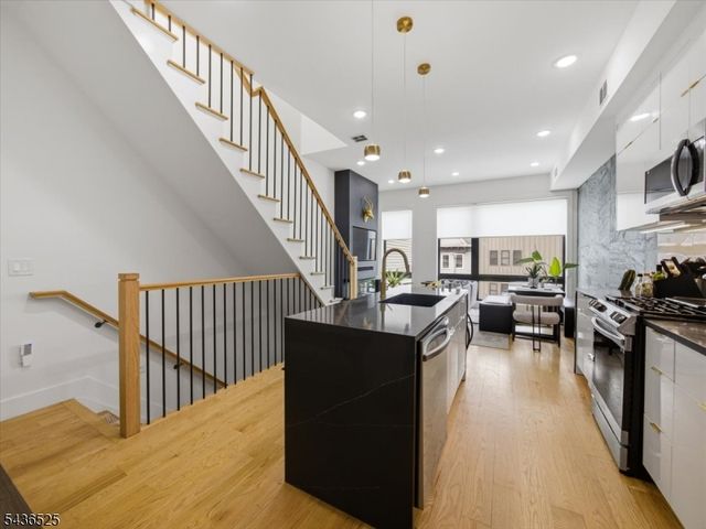 666 Ocean Ave, Jersey City, NJ 07305