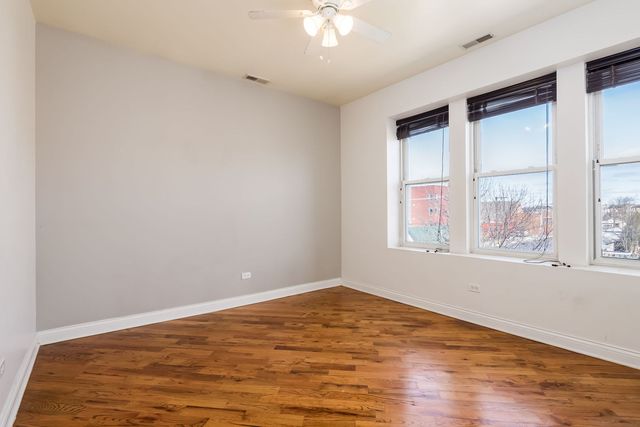 4749 W Roscoe Street 3, Chicago, IL 60641