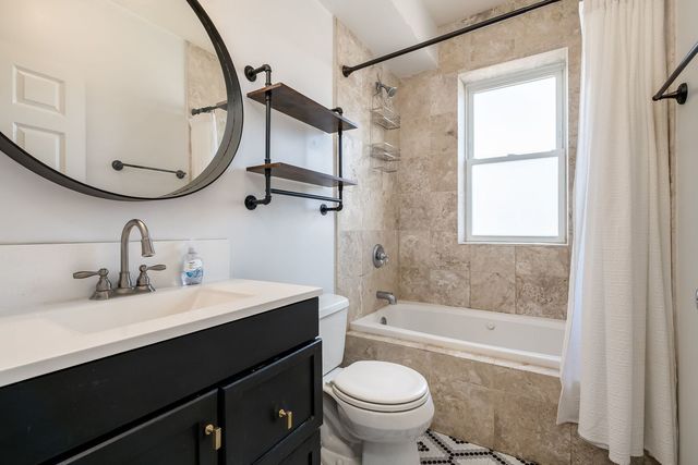 4749 W Roscoe Street 3, Chicago, IL 60641