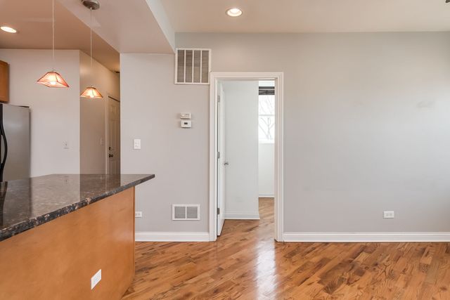 4749 W Roscoe Street 3, Chicago, IL 60641