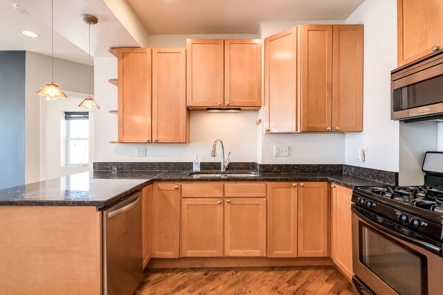 4749 W Roscoe Street 3, Chicago, IL 60641