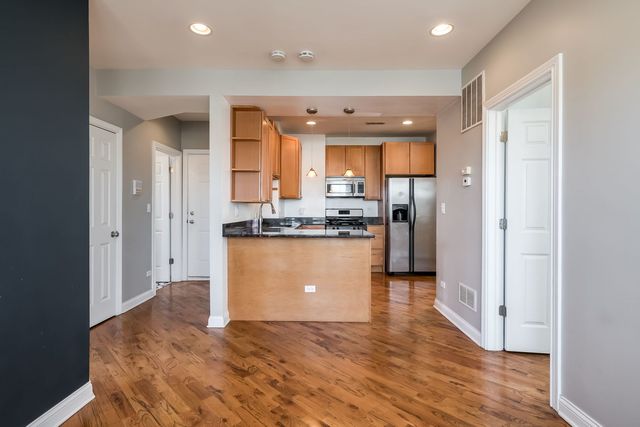 4749 W Roscoe Street 3, Chicago, IL 60641