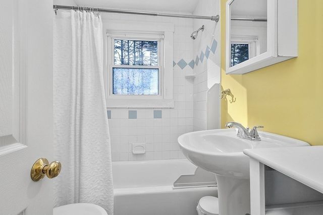 9 Sharon Ave, Norfolk, MA 02056