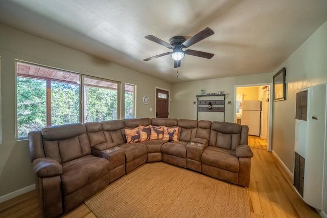 390 S Horseshoe Dr, Hathaway Pines, CA 95233