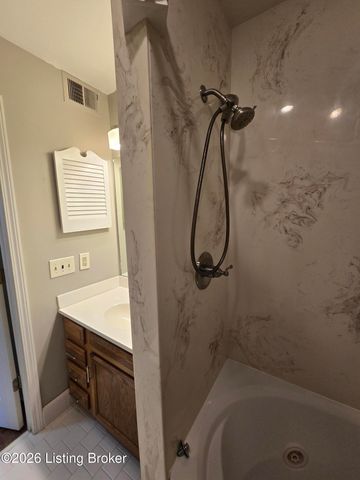 2726 Hollywood Terrace 103, Louisville, KY 40206