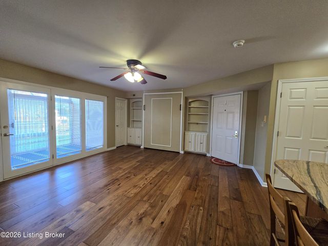 2726 Hollywood Terrace 103, Louisville, KY 40206