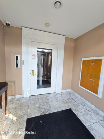 2726 Hollywood Terrace 103, Louisville, KY 40206