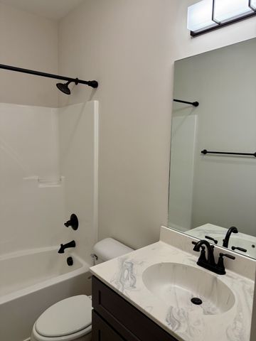 1007 Edgewood Dr, Dickson, TN 37055