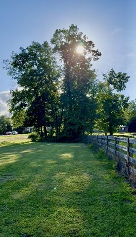 1007 Edgewood Dr, Dickson, TN 37055