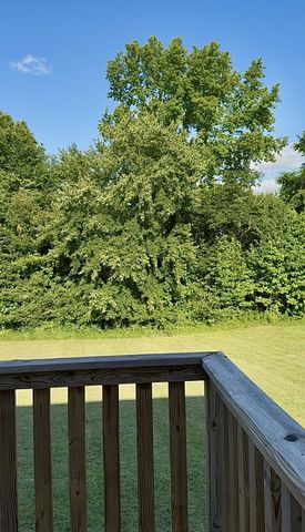 1007 Edgewood Dr, Dickson, TN 37055