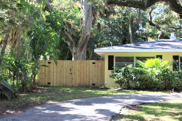 635 18th Place, Vero Beach, FL 32960