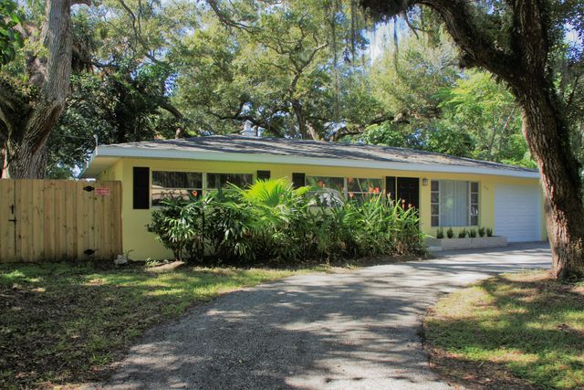 635 18th Place, Vero Beach, FL 32960
