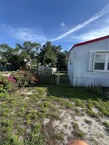 2604 Mayo St, Hollywood, FL 33020