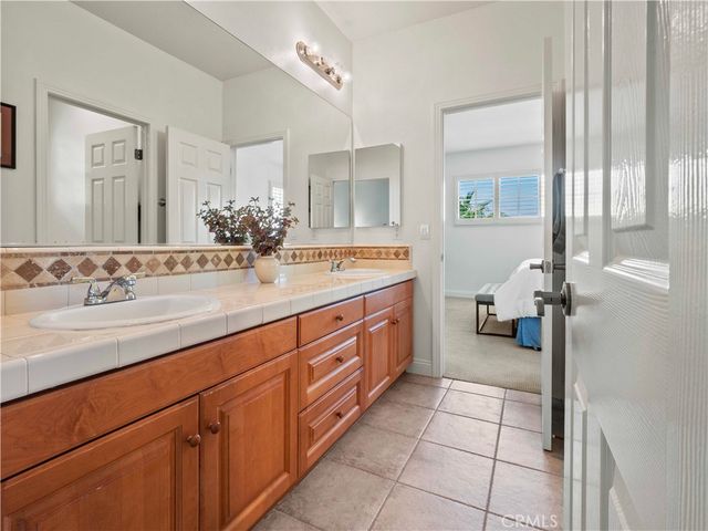 25679 Smoketree, Valencia, CA 91381