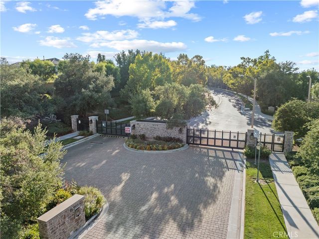 25679 Smoketree, Valencia, CA 91381