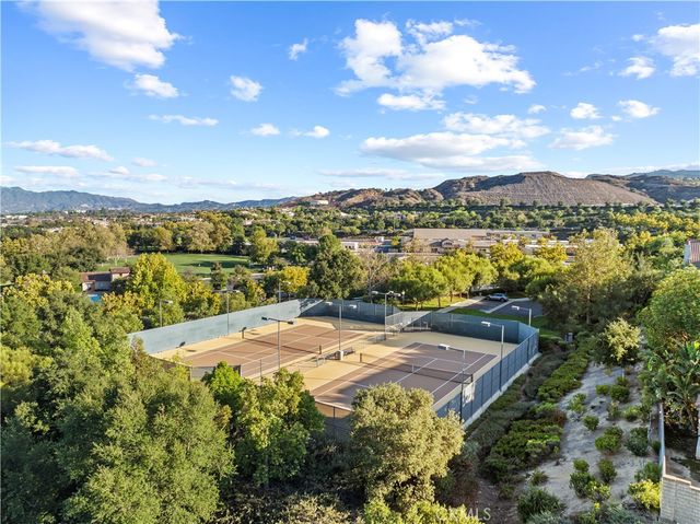 25679 Smoketree, Valencia, CA 91381