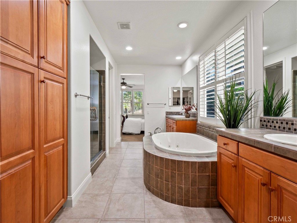 Image 18 of property listing at 25679 Smoketree, Valencia, CA 91381