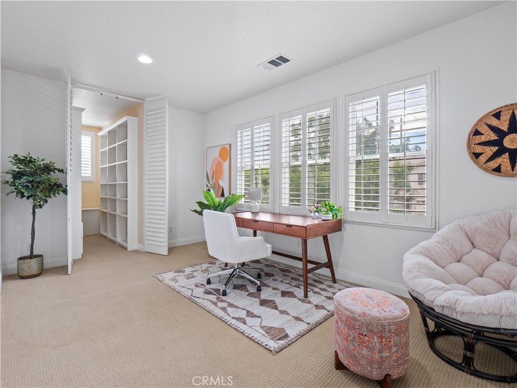 Image 26 of property listing at 25679 Smoketree, Valencia, CA 91381