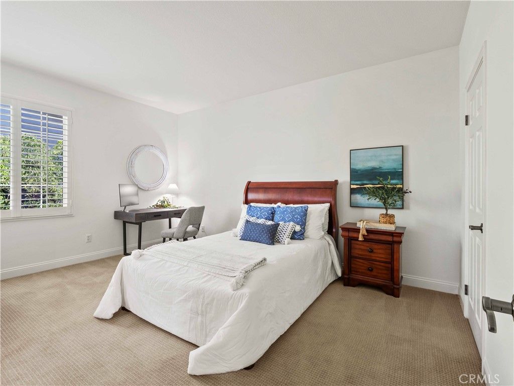 Image 33 of property listing at 25679 Smoketree, Valencia, CA 91381