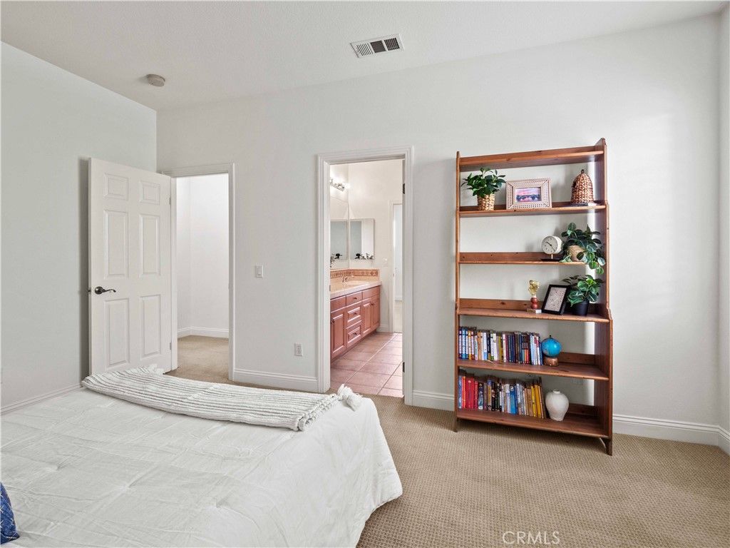 Image 34 of property listing at 25679 Smoketree, Valencia, CA 91381