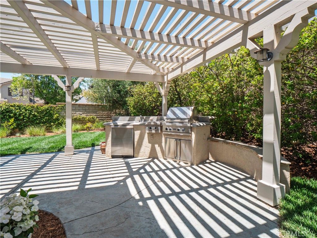 Image 43 of property listing at 25679 Smoketree, Valencia, CA 91381