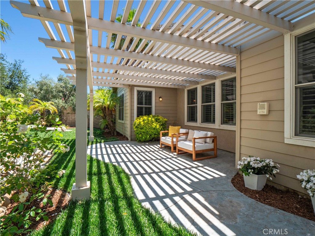 Image 44 of property listing at 25679 Smoketree, Valencia, CA 91381