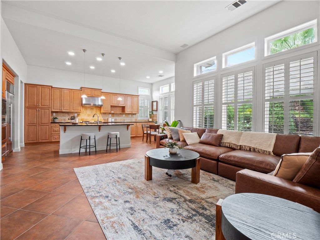 Image 5 of property listing at 25679 Smoketree, Valencia, CA 91381