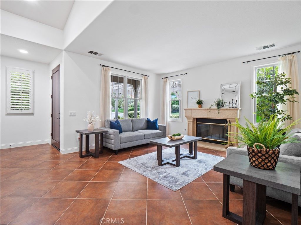 Image 6 of property listing at 25679 Smoketree, Valencia, CA 91381